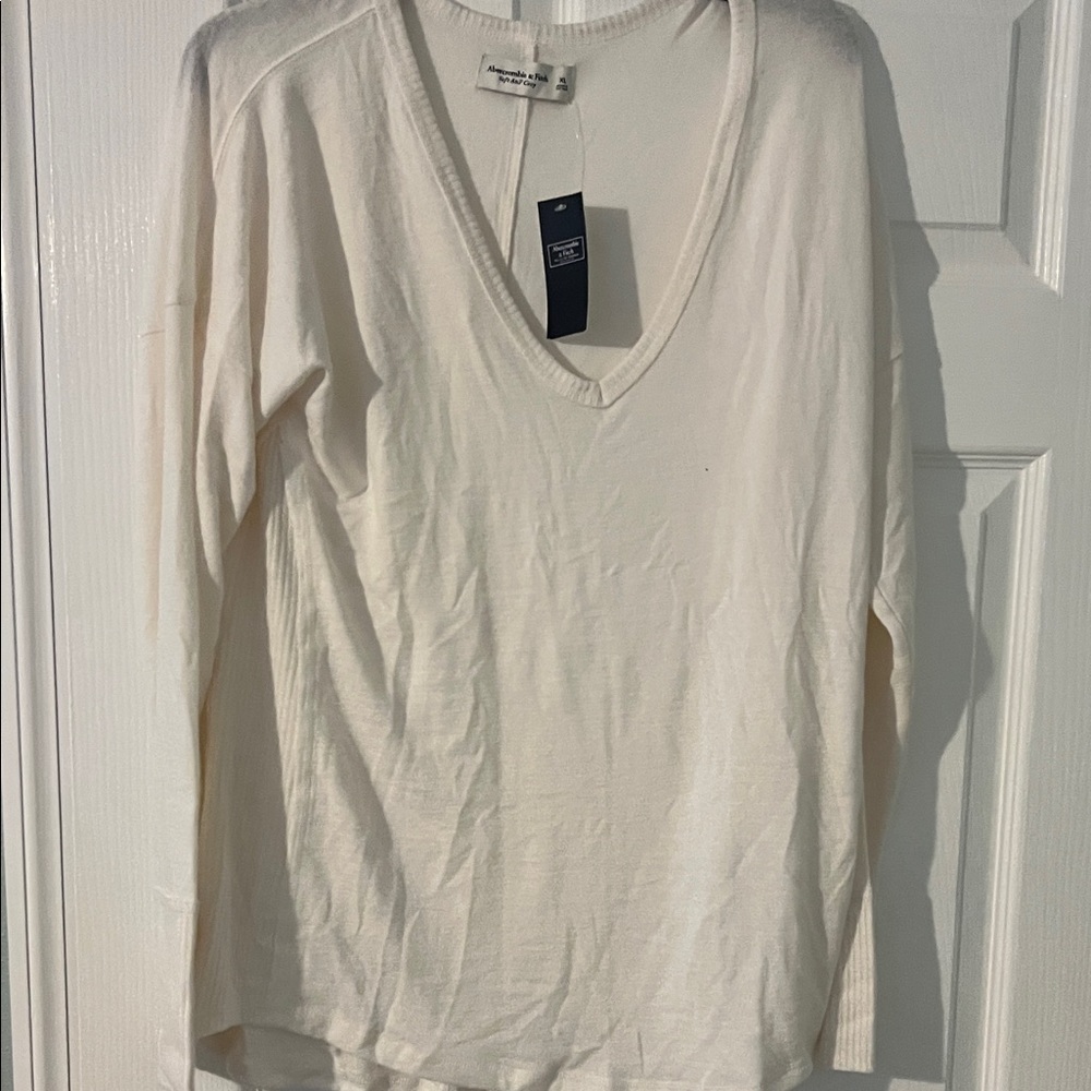Abercrombie V-Neck Lightweight Sweater - Cream